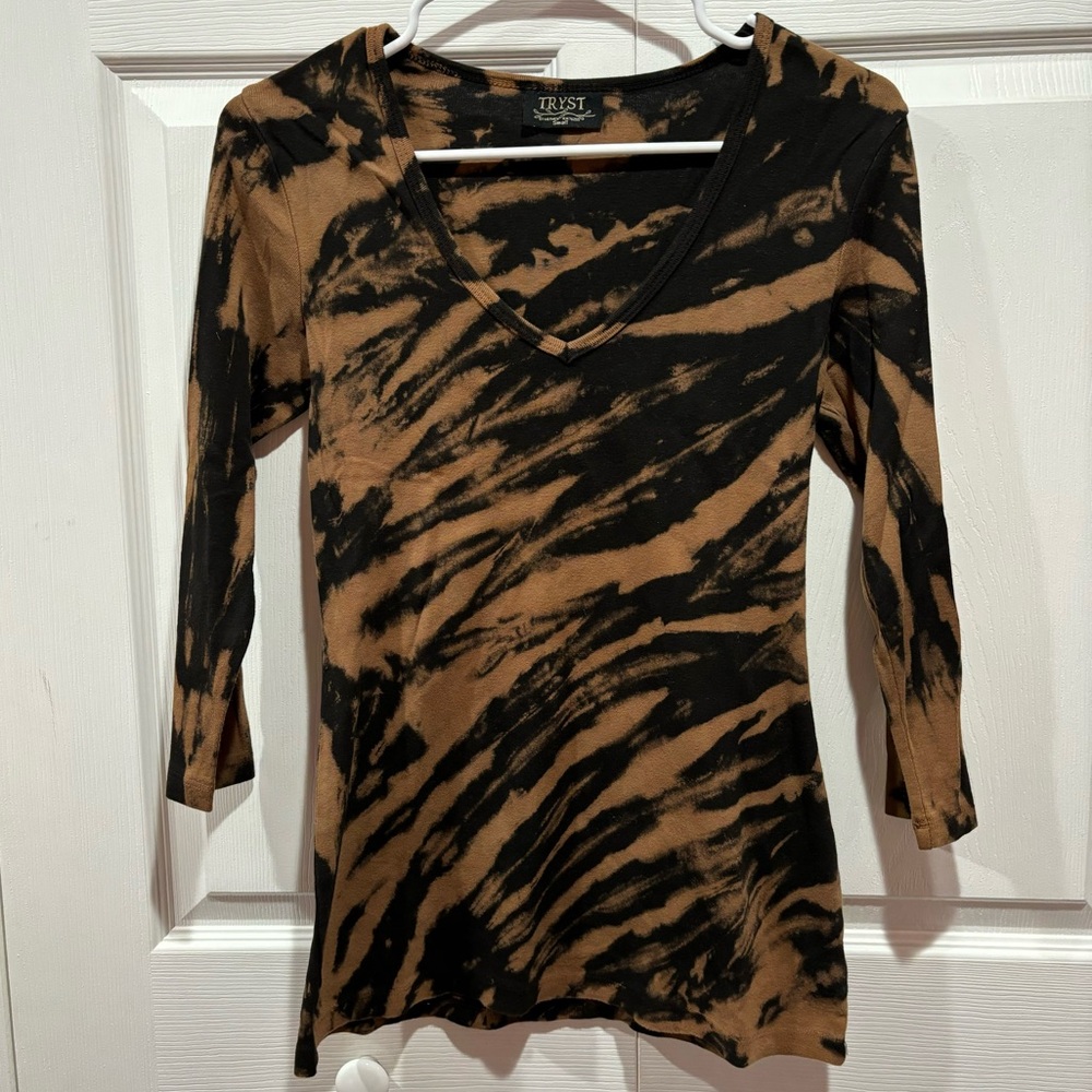 TRYST Women's Tie-Dye Quarter Sleeve V Neck Tee Shirt Top - brown/black, size S